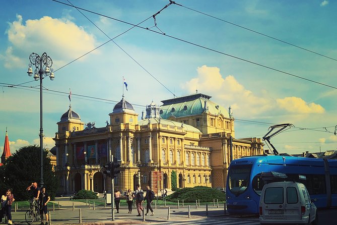 Discover and fall in love with Zagreb - private walking tour - Gornji Grad Upper Town and the green horseshoe approach