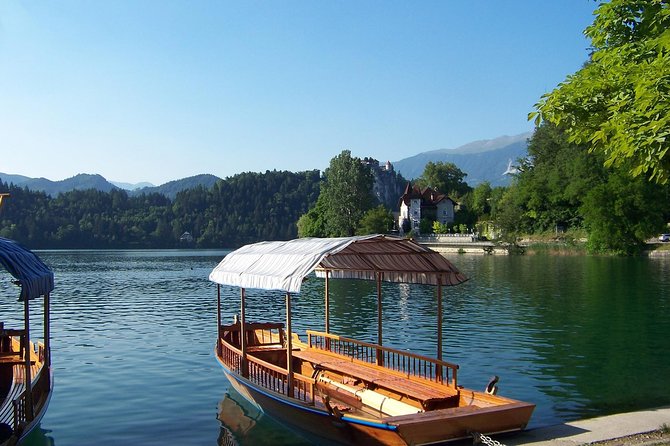 Discover Slovenia: Ljubljana & Bled Lake from Zagreb - Small-group comfort: the difference between 16 people and 40