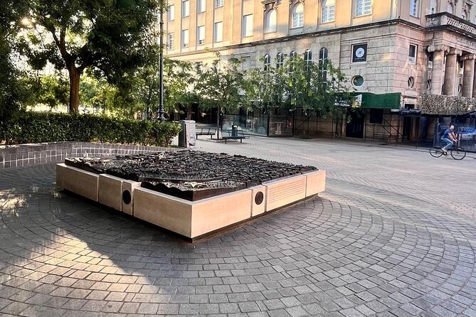 Explore Zagreb_walk and coffee - Starting at Park međunarodnoga priznanja near Ul. Augusta Cesarca