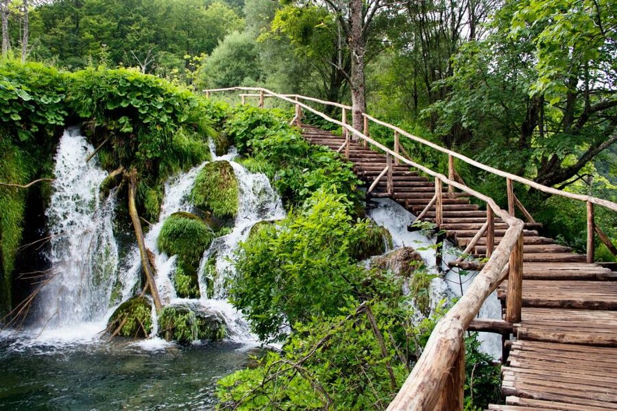 From Zagreb: Plitvice Lakes & Rastoke Private Tour - Plitvice Lakes: 16 lakes, constant falls, and that color shift