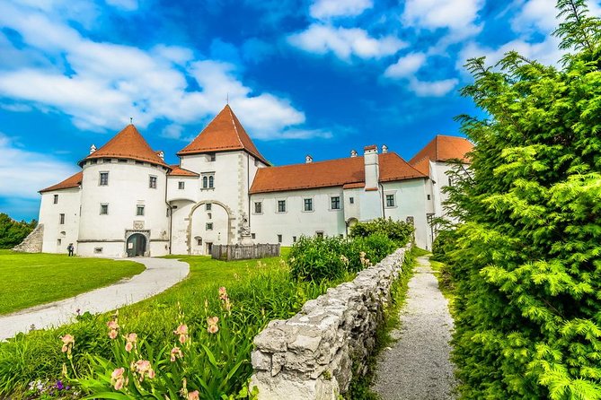 From Zagreb: Trakošćan Castle & Varaždin Private Guided Tour - Varaždin’s old town walk: baroque streets and pastel facades