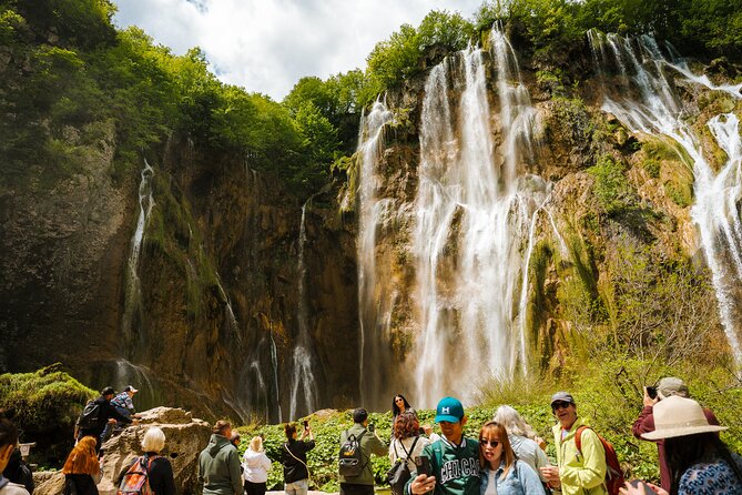 Plitvice Lakes and Rastoke Tour w/ ticket (ENG/ESP) - Panoramic train ride: a smart way to end the walking