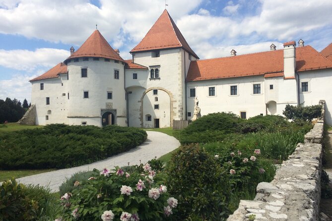 Trakoscan-Varazdin castle day trip - Čazma and the Salaj Family Christmas Lights: The Seasonal Payoff
