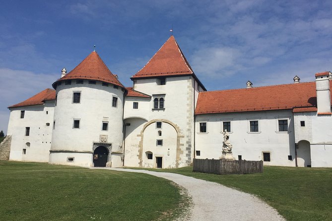 VarazdinTown & Trakoscan Castle, Small Guided Group from Zagreb - How much walking is really involved