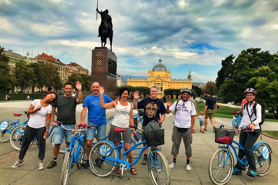 Zagreb: 2.5-Hour Highlights Bike Tour - Nikola Tesla Monument and the city’s modern-meets-historic feeling