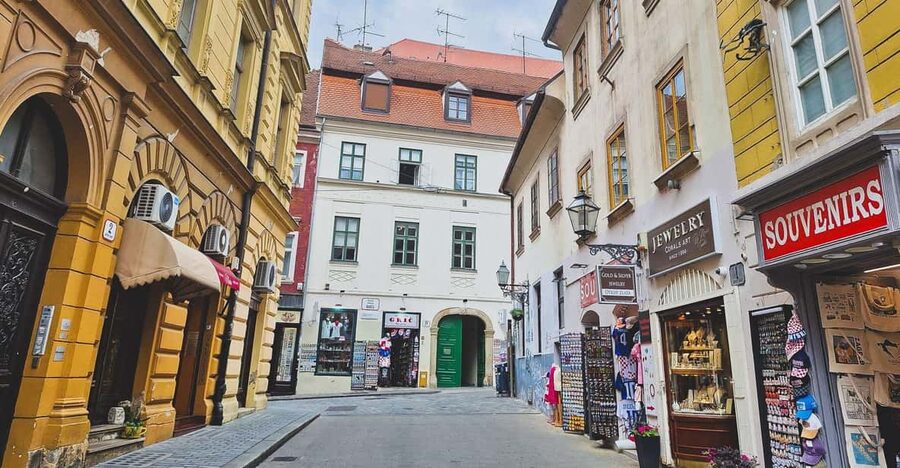 Zagreb: Explore with an Art Historian – Private Walking Tour - Stone Gate and the feeling of Upper Town