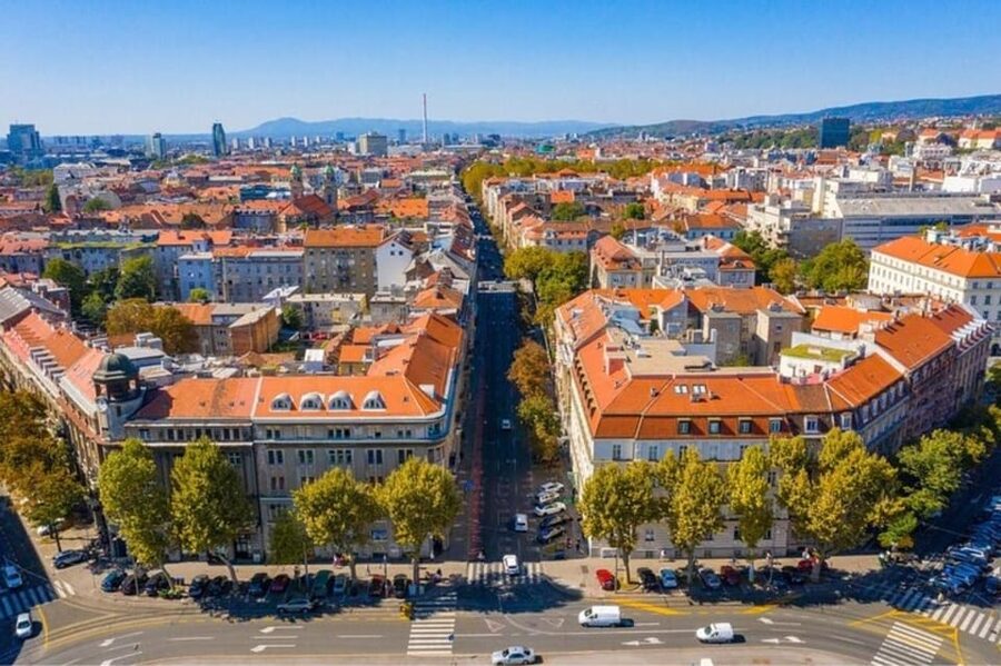 Zagreb : Highlights Walking Tour With A Guide - How the private guide changes your whole experience