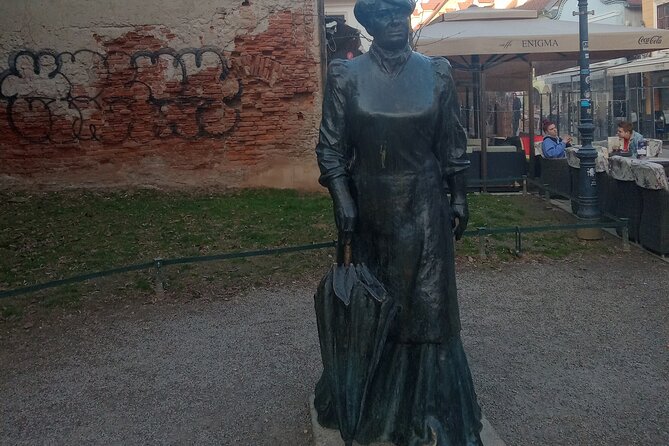 Zagreb History Walking Tour - Petrini Pyli: the old town’s last doorway moment