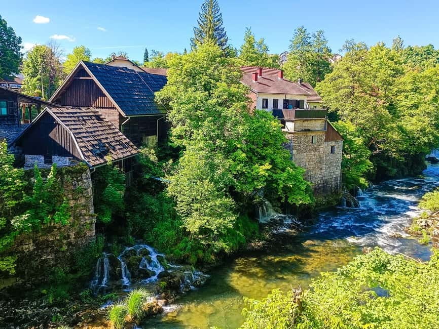 Zagreb: Plitvice with Ticket & Rastoke Tour for Max 8 people - How the guide timing helps you in Plitvice
