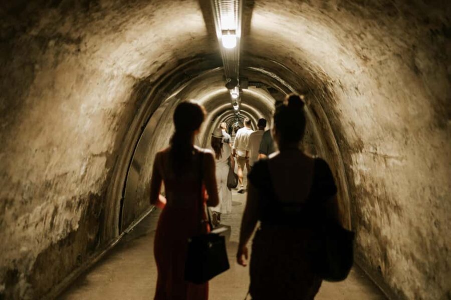 Zagreb: Restaurants, Food & Old Town Walking Tour - Restaurant Stop 2: Spirits and a Lunch-Style Middle Course