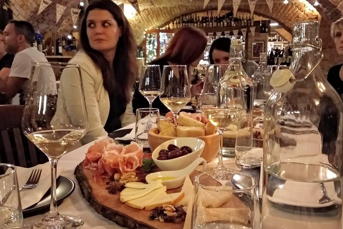 Zagreb Walking Food Tour - Sightseeing - Dolac Market Visit - Stari Fijaker Lunch (40 Minutes): Traditional Food in a Festive Setting